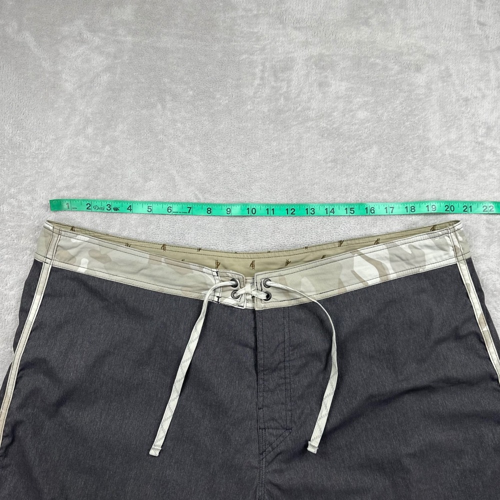 Patagonia Board Shorts Mens 40 Gray Scallop Hem Camo Trim Stretch Summer Casual - Picture 6 of 10